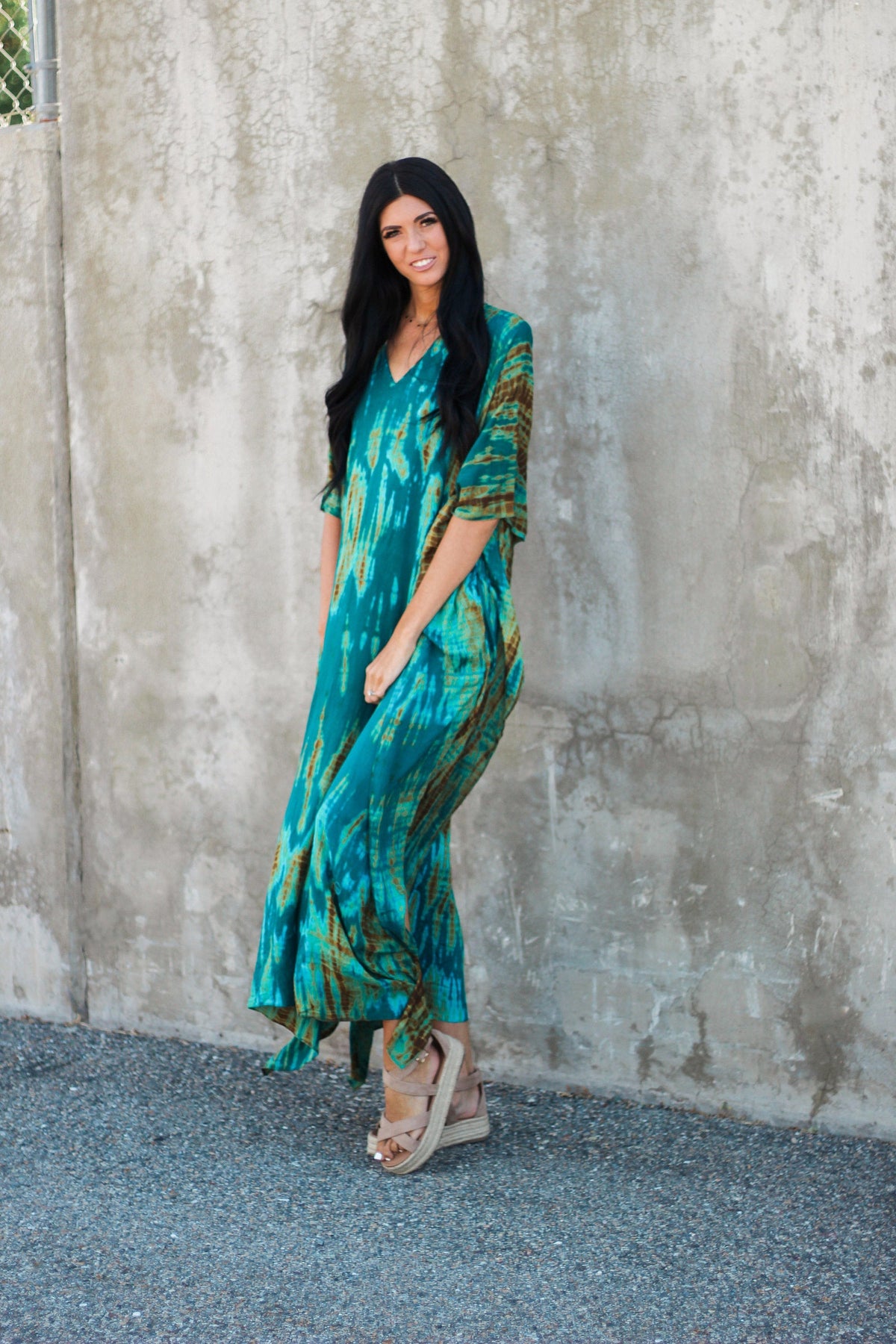 Boho Chic Tie-Dye V-Neck Kaftan Dress: Effortlessly Stylish and Flattering