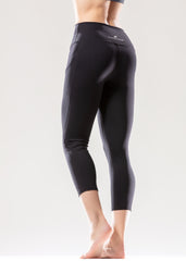 Jolie High-Waisted Capri Leggings with Hip Pockets