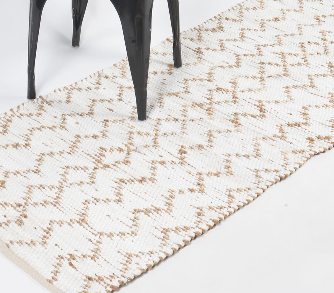 Handwoven Jute Chevron Beige Rug