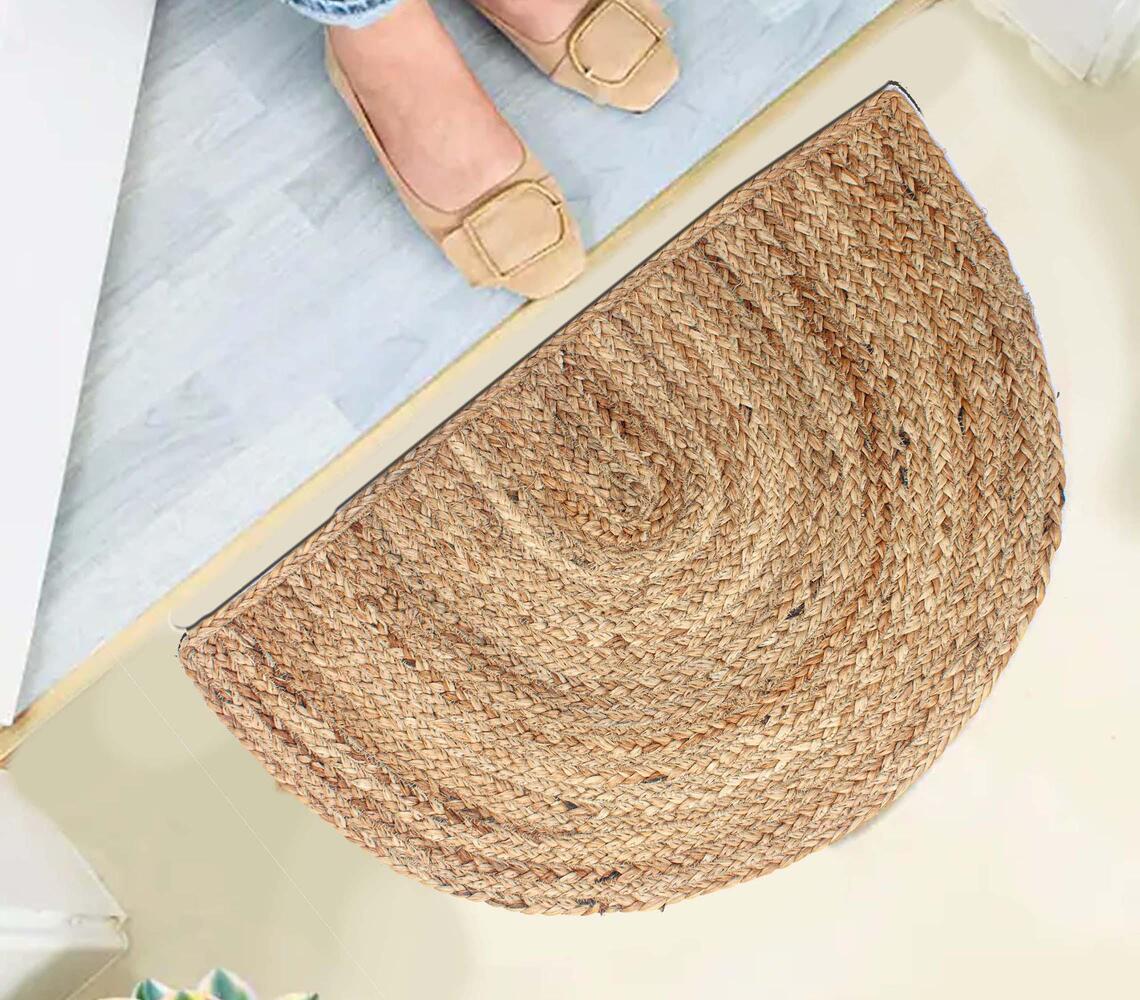 Braided Jute Arc-Shaped Earthy Mat