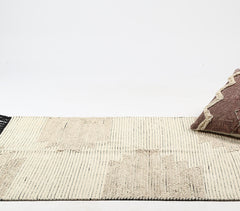Tufted & Tasseled Neutral rug