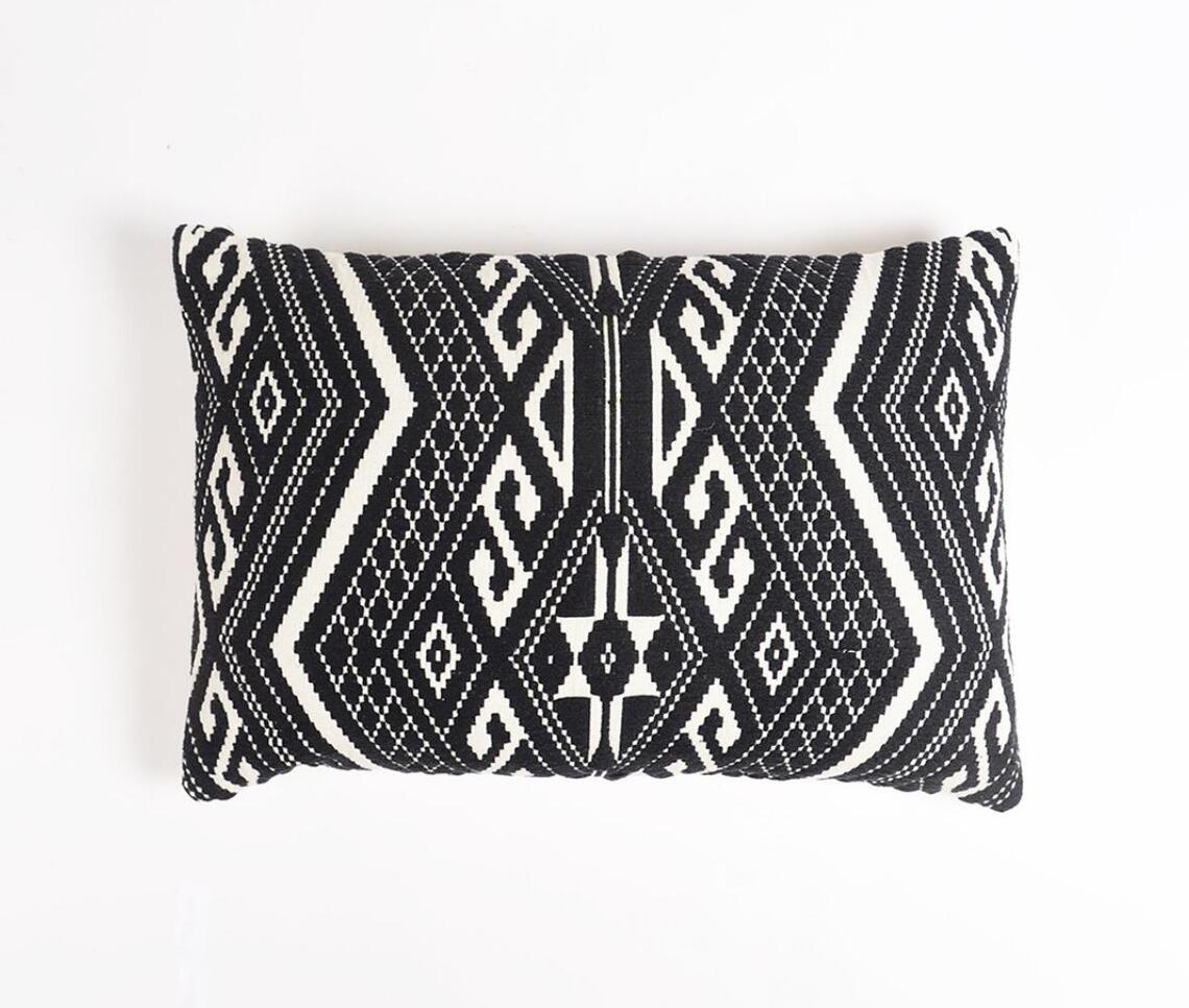 Geometric Monochrome Patterned Cushion Cover Q1