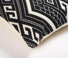 Geometric Monochrome Patterned Cushion Cover Q1