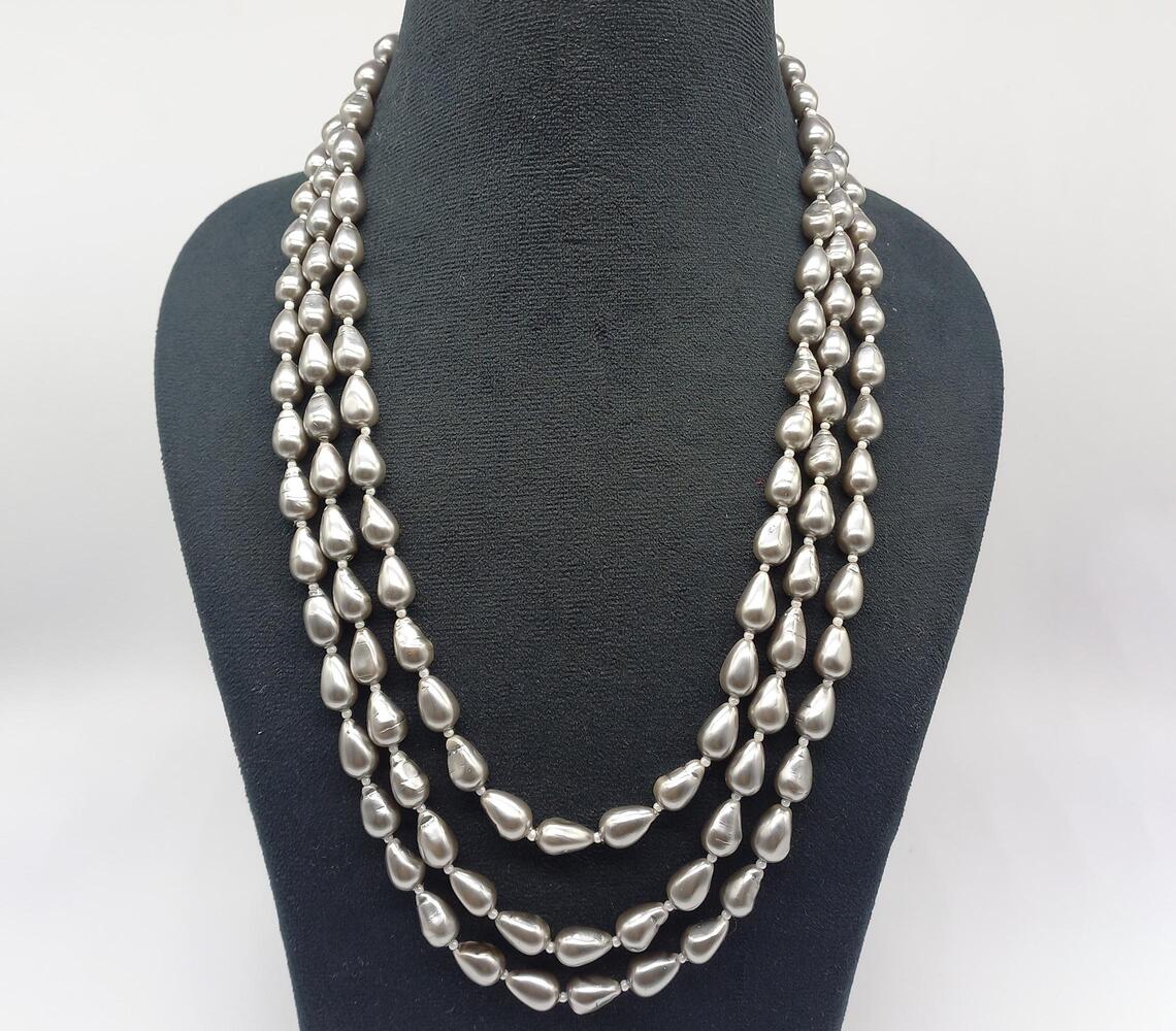 Shell Pearl Grey Drops 3-Layered Necklace